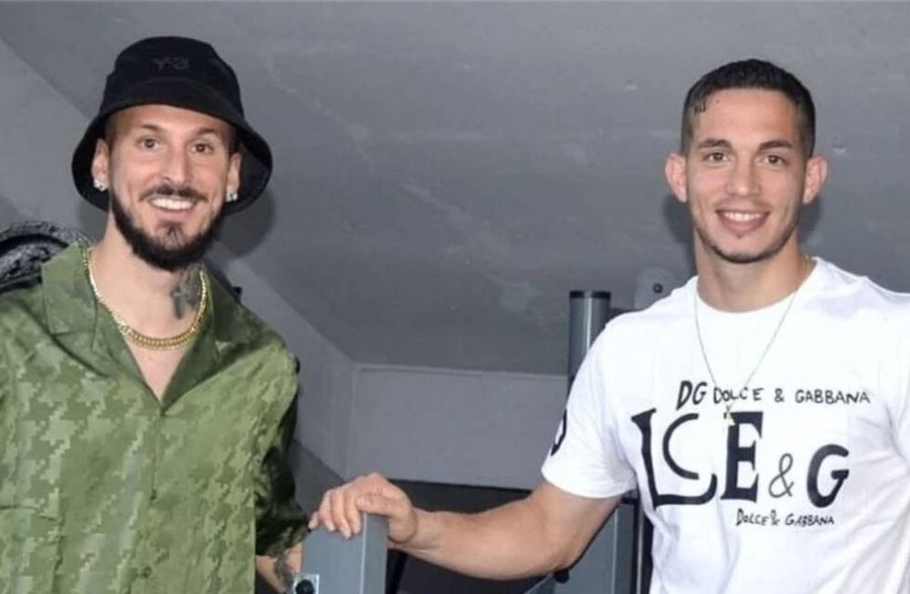 Benedetto y Marcone, los ex jugadores de Boca, participaron juntos de la inauguración del gimnasio que le donaron a Arsenal de Sarandí, club donde se iniciaron.