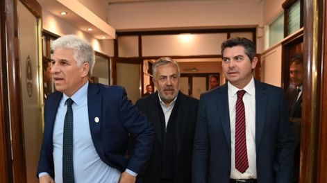 El gobernador Alfredo Cornejo y sus pares  Claudio Poggi (San Luis) y Marcelo Orrego (San Juan). Foto: Prensa Mendoza