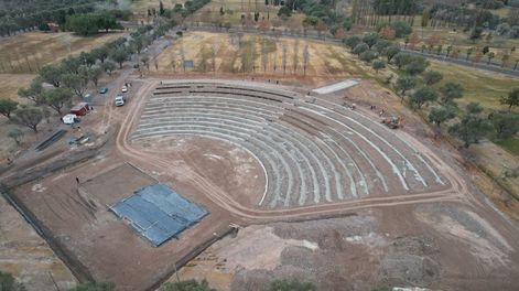 Los Andes | Los trabajos se desarrollan a pleno en el parque Metropolitano, luego de una intensa labor sobre el terreno para generar un descenso de 2 metros de profundidad. | Foto: Municipalidad de Maipú