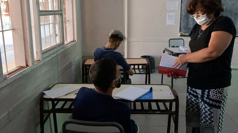Los Andes | En marcha. En la provincia volverán a los colegios unos 480.000 alumnos, divididos en clases presenciales y virtuales. Foto: Orlando Pelichotti / Los Andes.