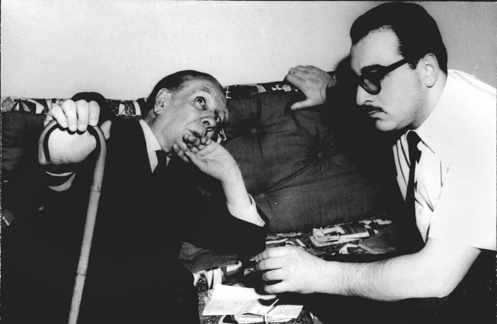 Jorge Luis Borges, durante su encuentro con Rodolfo Braceli en Mendoza, en una entrevista publicada por diario Los Andes.