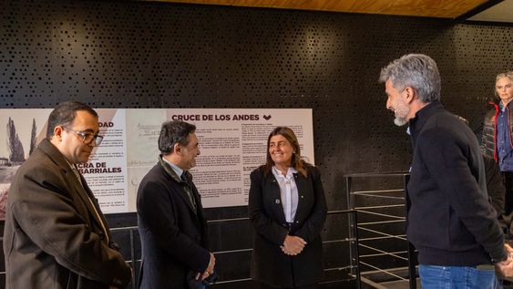 ulpiano suarez recibio a referentes del el senado va a la escuela en la casa de san martin