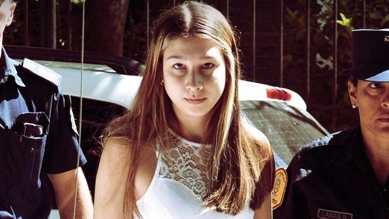 La joven de 23 años, había sido condenada a prisión perpetua por el homicidio de su novio en 2017, Fernando Pastorizzo. Este fin de semana volvió a aparecer en todos los medios, pero por haber salido del establecimiento carcelario.