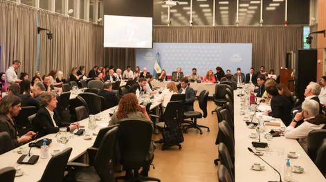 El plenario de comisiones por los DNU en Diputados. Foto: La Nación