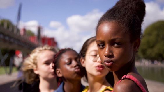 Netflix está en problemas: incriminaron a la plataforma por producir el film obsceno ‘Guapis’”