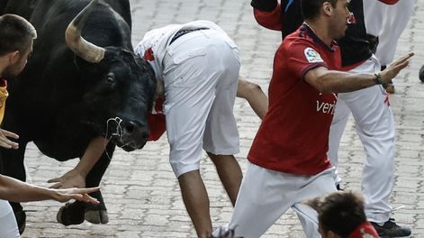 Un hombre recibió una cornada en el escroto - Foto Navarra Televisión