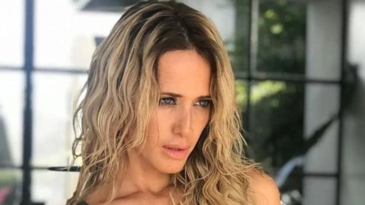 Julieta Prandi deleitó a sus seguidores con el hilo dental a la vista y