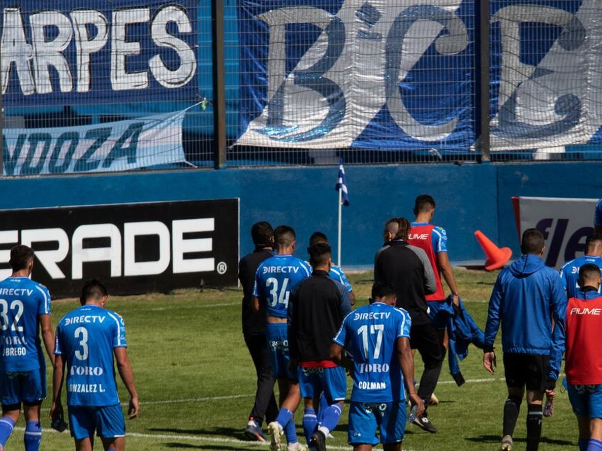 Godoy Cruz volvió al Gambarte con una derrota ante Arsenal, y debe pensar casi en un pleno para clasificar.