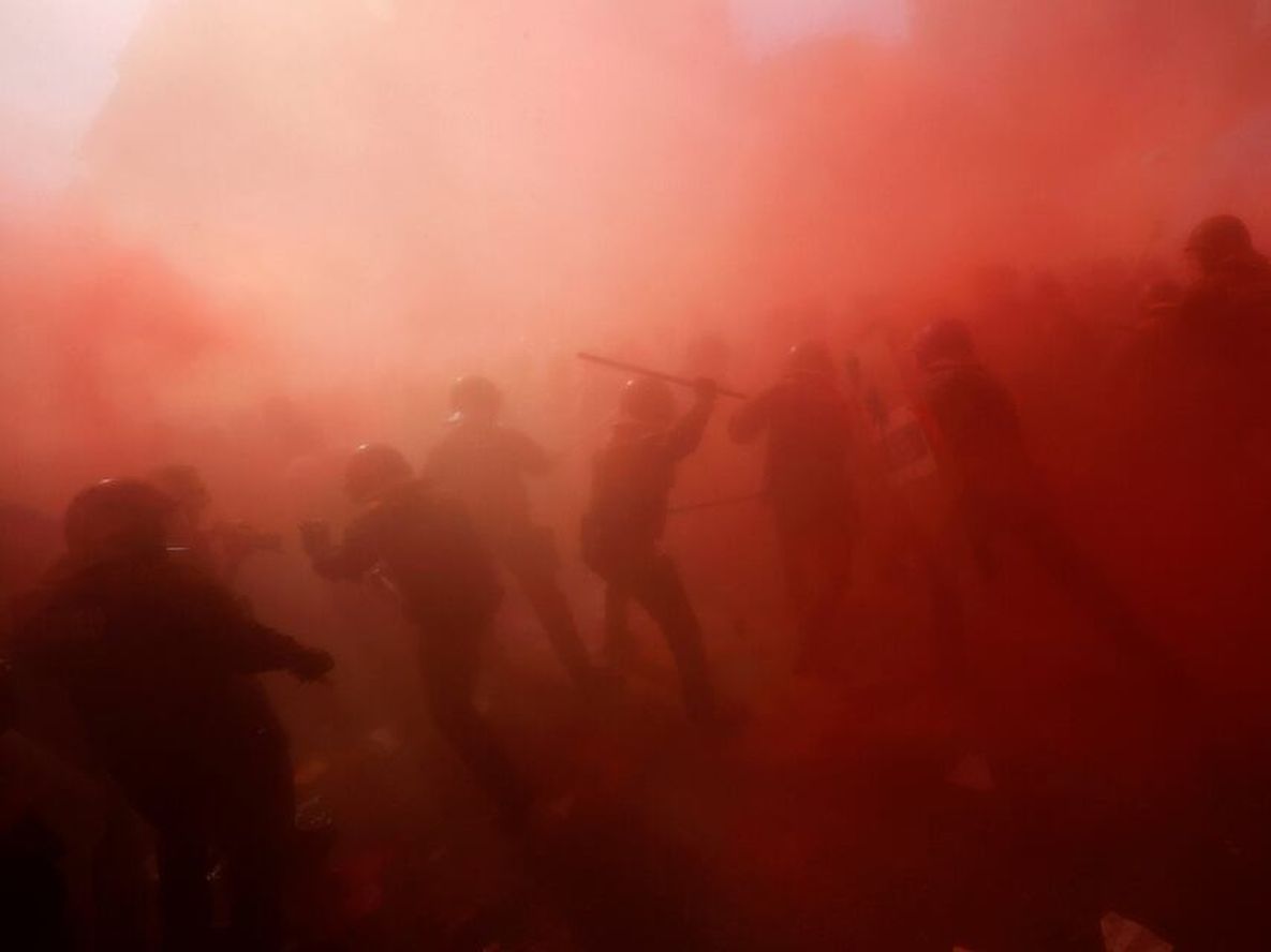 Tensión en Barcelona por manifestaciones de policías y separatistas