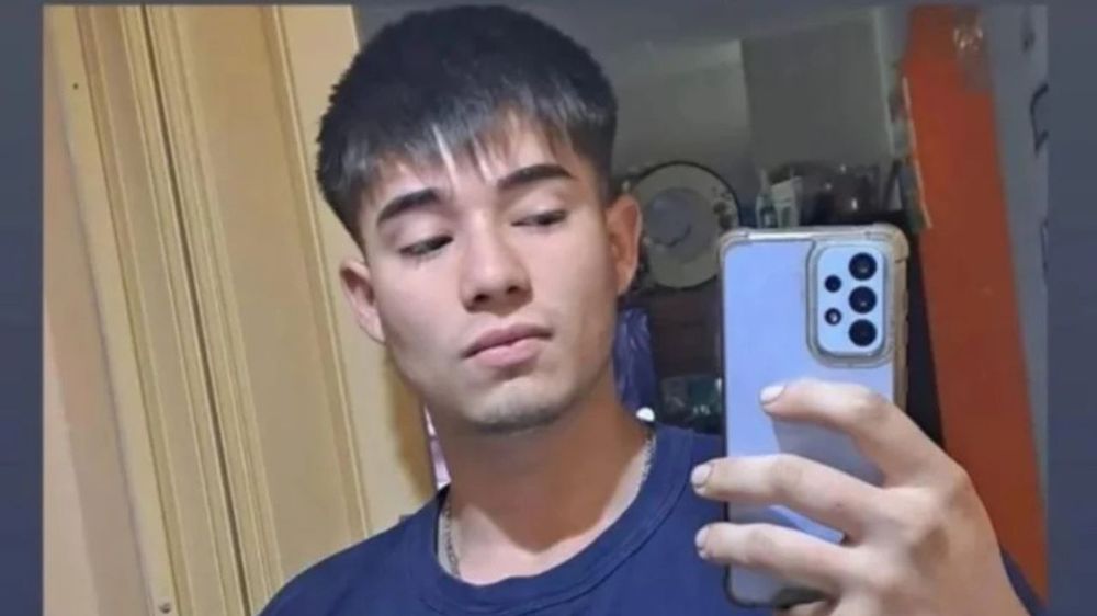Facundo Aguirre, el joven de 21 años que falleció en el accidente fatal en calle San Juan de Ciudad.