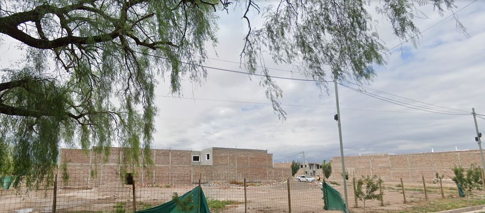 El terreno en disputa, ubicado en Castro Barros y Curupaití, en el distrito de Jesús Nazareno, Guaymallén. /Google Street.&nbsp;