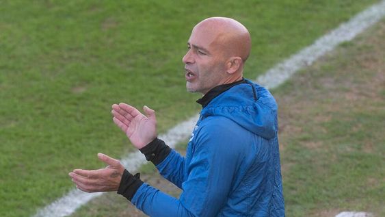 Absurdo. Ante la consulta virtual de Los Andes para que puntualizara sobre los fallos arbitrales, el DT respondió con total ironía. Innecesario y repudiable. / Ignacio Blanco