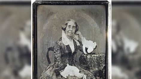 Las sociedades de beneficencia, primer espacio político al que accedió la mujer. En la foto Mariquita Sánchez de Thompson, luchadora por la igualdad. / Foto: Gentileza