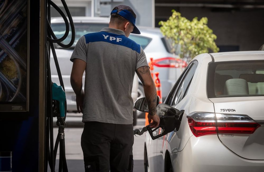 Llegó noviembre con aumento en los combustibles. Foto: Ignacio Blanco / Los Andes