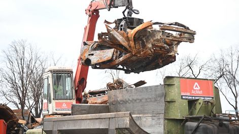 Compactación de vehículos en playa de secuestros. Archivo