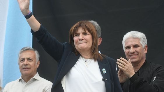 Cierre de campaña de Patricia Bullrich candidata a Presidenta de la nación y Luis Petri candidato a Vicepresidente, el acto se realizó en el parque O´Higgins de Ciudad en donde asistieron dirigentes, candidatos y militantes Foto: José Gutierrez / Los Andes