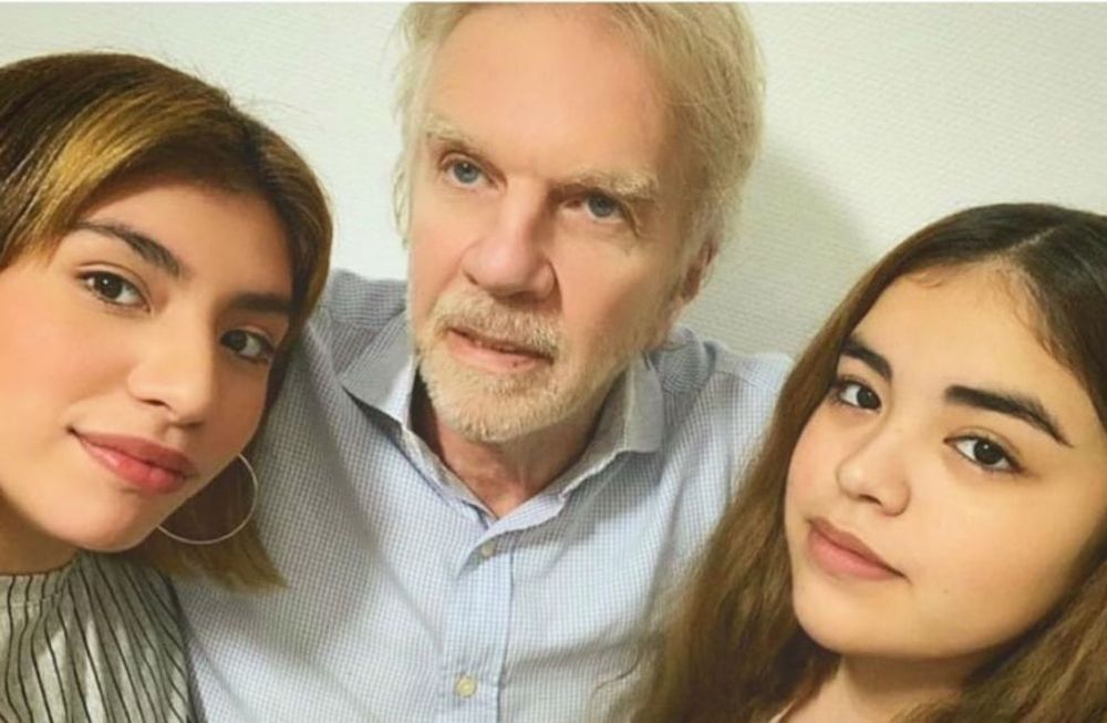 Alberto Ferriols junto a sus hijas Noelia y Bettina