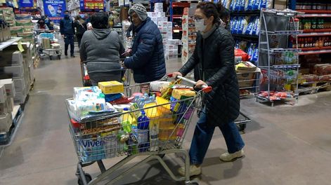 En los últimos doce meses, la Canasta Básica Alimentaria registró un incremento del 84% en Mendoza.Foto: Orlando Pelichotti / Los Andes