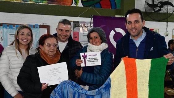 Solidaridad en acción: Godoy Cruz junto a centros de jubilados entregaron más 400 mantas, juegos y camas pequeñas. Foto: Prensa Godoy Cruz
