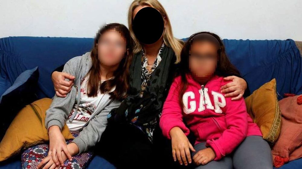 Sie log ihre Töchter an und behauptete, ihr Vater sei tot und misshandele sie. Das Gericht ordnete an, dass sie zu ihm zurückkehren sollten. Foto: TN