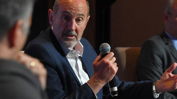 El ministro destacó la necesidad de diversificar sectores estratégicos para aumentar exportaciones y empleo.