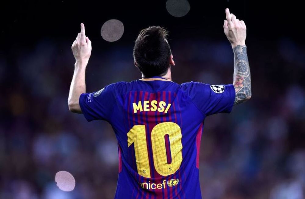 Messi cumple 10 años vistiendo la 10 en Barcelona