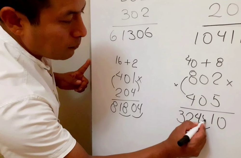 Genio de TikTok: un pastelero pasó a ser profesor de matemática y la rompe