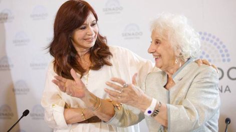 Los Andes | Cristina Kirchner junto a Estela De Carlotto en el homenaje a Abuelas de Plaza de Mayo (Foto: Prensa CFK)
