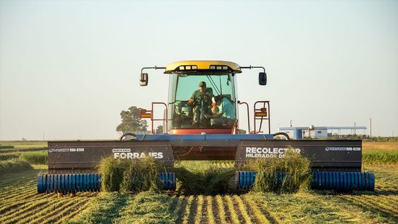 maquinaria y eficiencia hidrica, principales destinos de los creditos agricolas del fondo para la transformacion