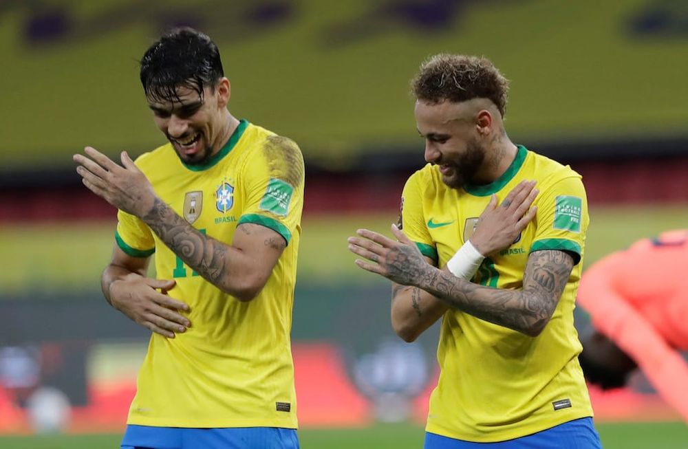 El seleccionado brasileño mantiene su liderazgo tras vencer por 2-0 a Ecuador./AP