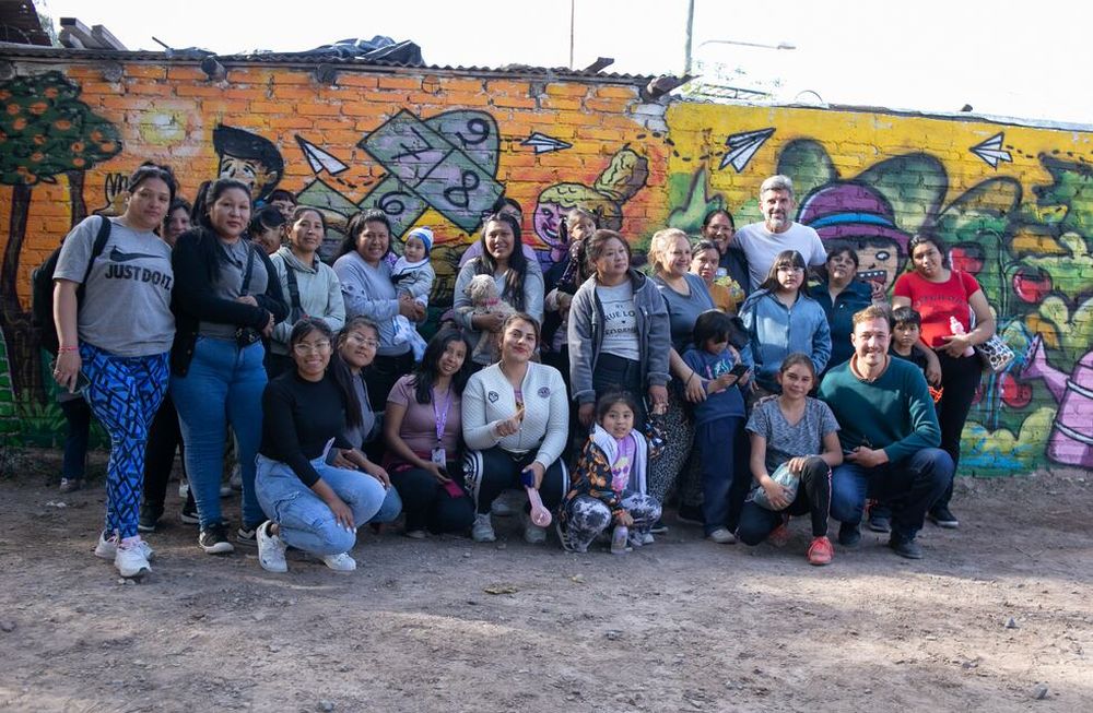 Ulpiano Suarez distinguió a vecinos en el Mural de Integración ubicado en el ingreso al campus universitario