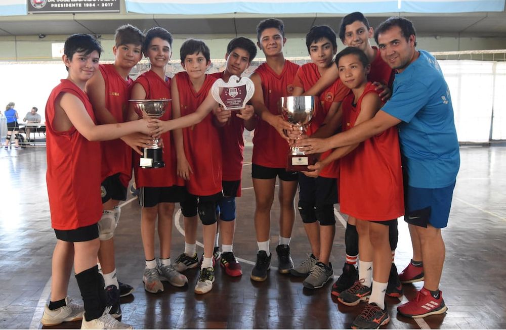 Vóley: Regatas se consagró en Baires