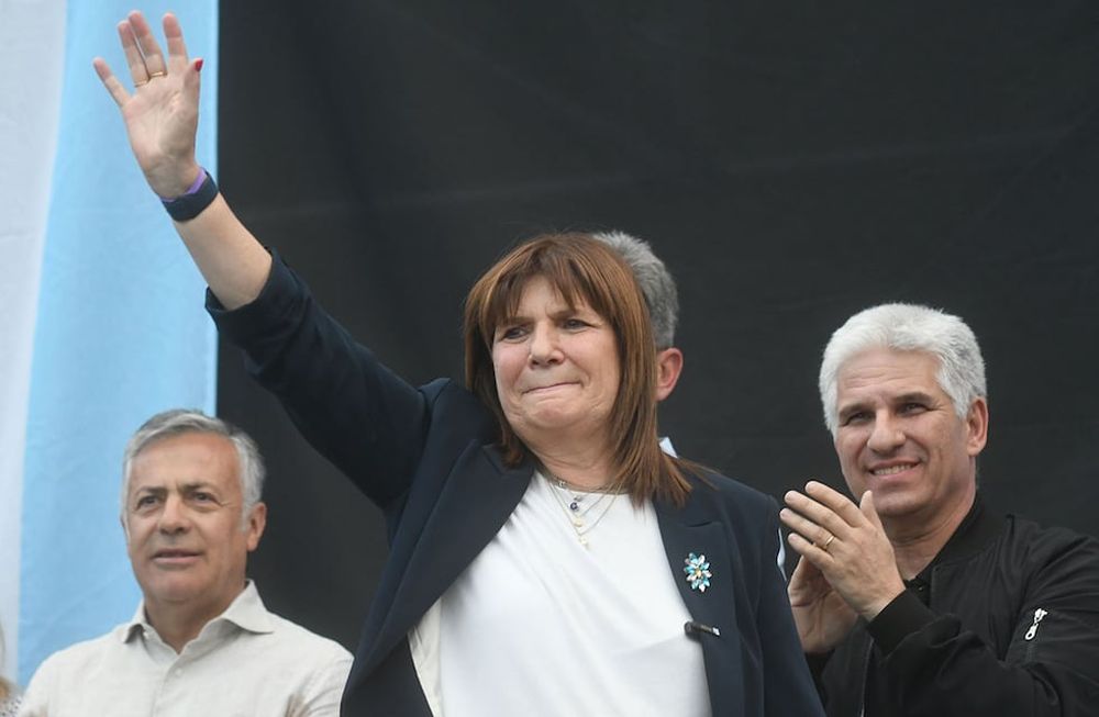 Cierre de campaña de Patricia Bullrich candidata a Presidenta de la nación y Luis Petri candidato a Vicepresidente, el acto se realizó en el parque O´Higgins de Ciudad en donde asistieron dirigentes, candidatos y militantes Foto: José Gutierrez / Los Andes