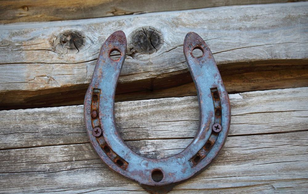 Tener una herradura en casa es un elemento importante para la energía positiva del ambiente y también enfrenta a las personas negativas.