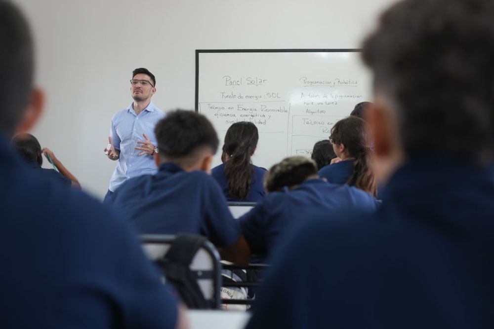 Comienzo de clases: Cornejo destacó el contexto educativo en Mendoza en un país que hace una década no crece