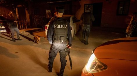 Uno de los penitenciarios aprehendidos lanzó escupitajos a los policías que desbarataron su fiesta en la Sexta Sección. Imagen ilustrativa / Ignacio Blanco