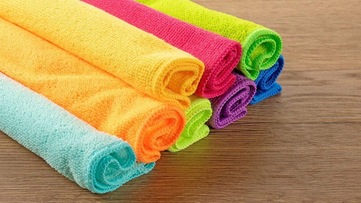 Por qué la microfibra está dejando de utilizarse en la limpieza y cuáles son las alternativas más recomendadas
