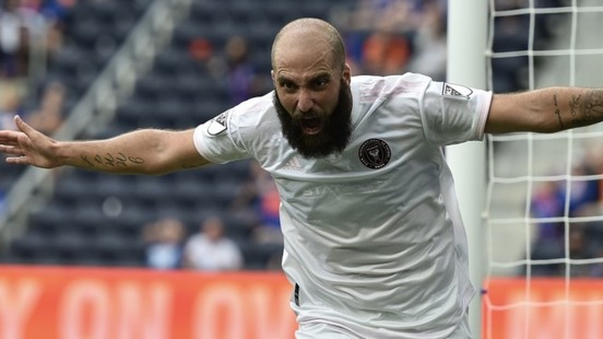 Irreconocible: se encontró con Gonzalo Higuaín en una tienda de Miami y su foto se volvió viral