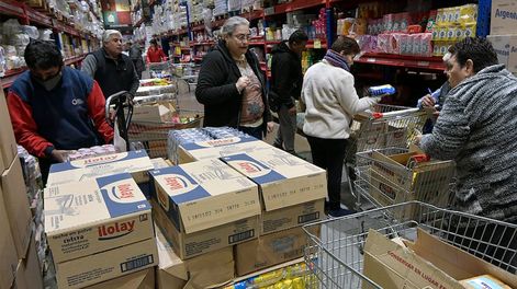 En junio cayó el consumo a pesar del día del padre y el aguinaldo. En la foto, el Mayorista Oscar David.Foto: Orlando Pelichotti / Los Andes