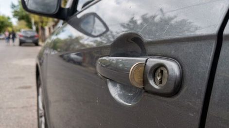 Este tipo de trampas es recurrente cuando el auto se encuentra estacionado.