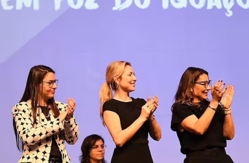Fabiola Yañez en el Primer Encuentro de Integración de Mujeres Latinoamericanas  junto con la exministra Ayelén Mazzina - Foto @fabiolaoficialok