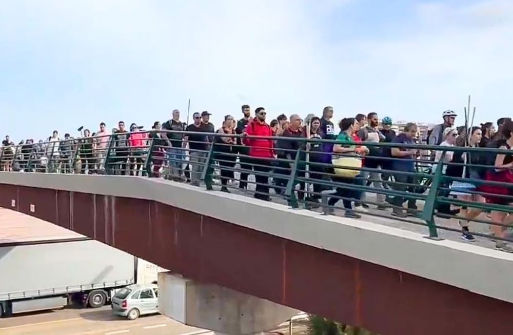 Miles de valencianos aportando ayuda a las zonas afectadas / Captura de video
