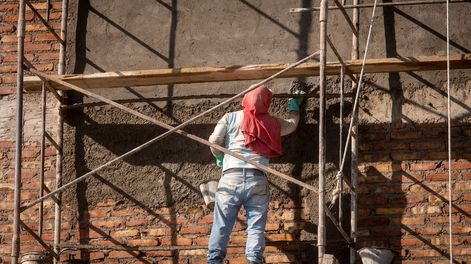 Esperan que el blanqueo de capitales incentive la obra privada y las ventas de inmuebles usados. Foto: Los Andes