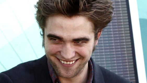 Robert Pattinson ¿se lava el pelo una vez al mes?