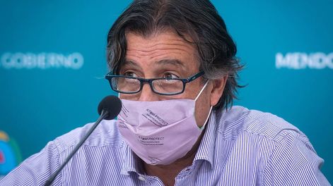 Los Andes | El ministro Víctor Ibáñez fue el encargado de encontrar los atajos en el texto del decreto de Fernández. Foto: Ignacio Blanco / Los Andes.