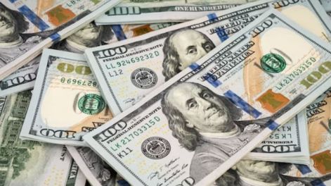 Cuántos dólares se pueden comprar en el banco en e mes de abril.