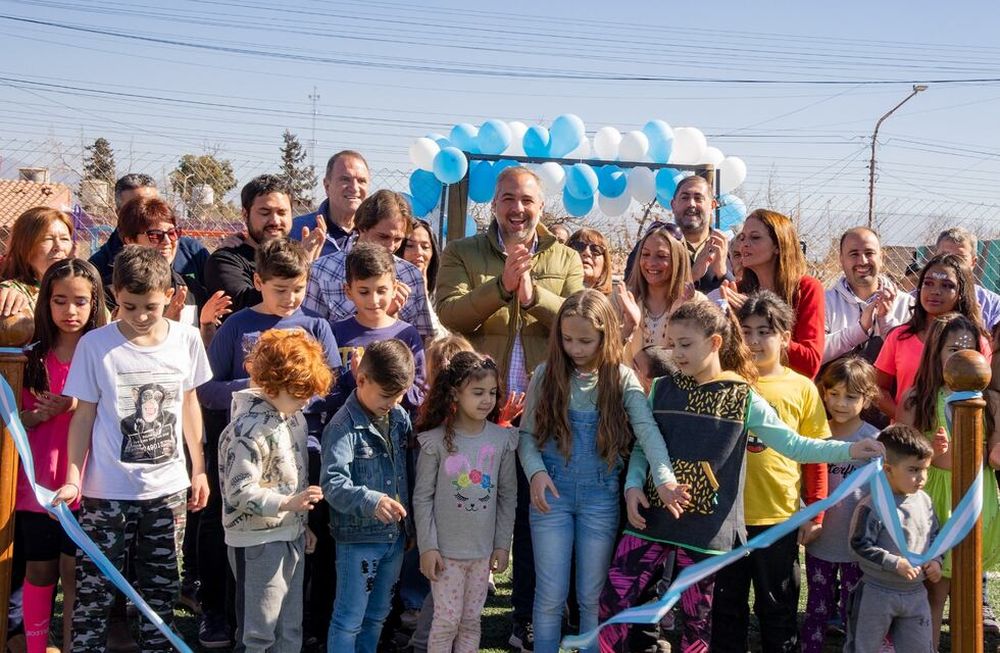 Stevanato inauguró un nuevo playón deportivo en Maipú