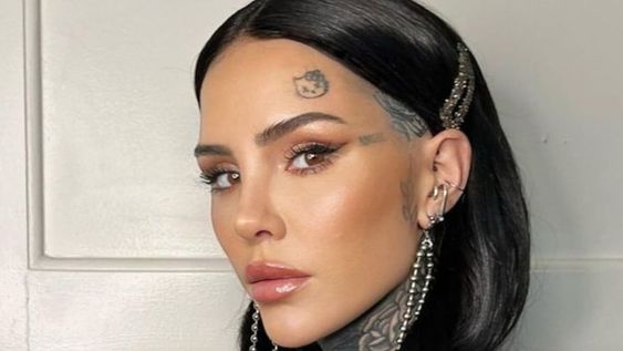 Cande Tinelli se despidió de España con una foto en ropa interior diminuta