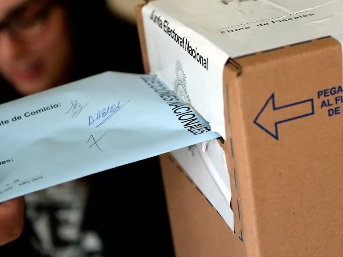 Los electores ponen más que una boleta en el sobre: en una votación cargada de emociones hablan de temor, incertidumbre, desazón y esperanzas