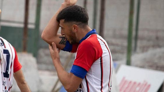 El Flaco Baldaccini, uno de los goleadores del Matador, volvió a decir presente en la red adversaria y Talleres sueña con el Federal. Gentileza.